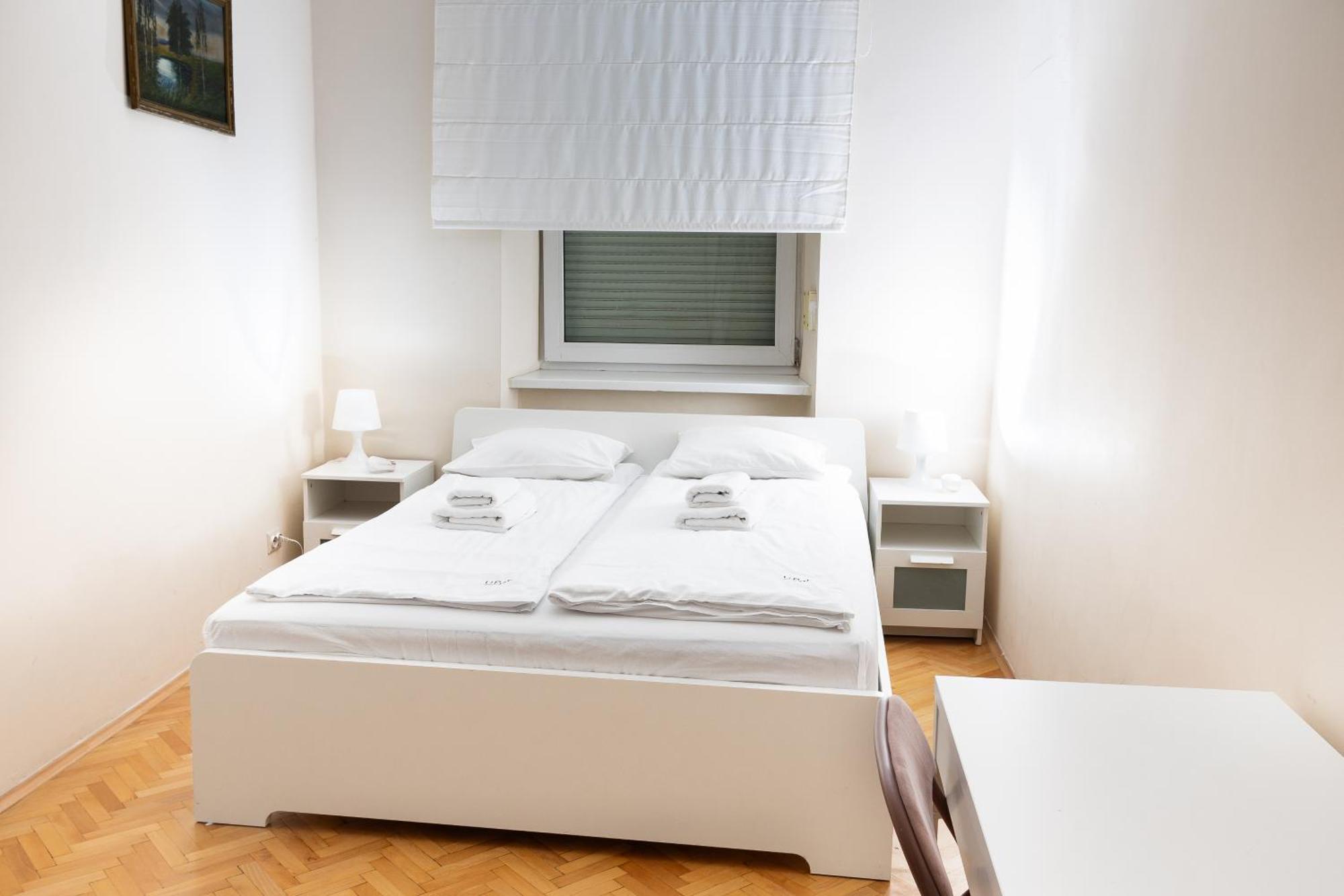 Apartment Homely 4 Bedroom - Old Town - By Upstairs